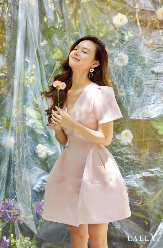 Midu tán đồng nghệ sĩ không nên công khai yêu đương - Ảnh 1.