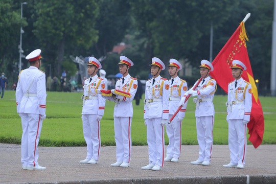 Toàn cảnh Lễ treo cờ rủ Quốc tang nguyên Tổng Bí thư Lê Khả Phiêu - Ảnh 25.