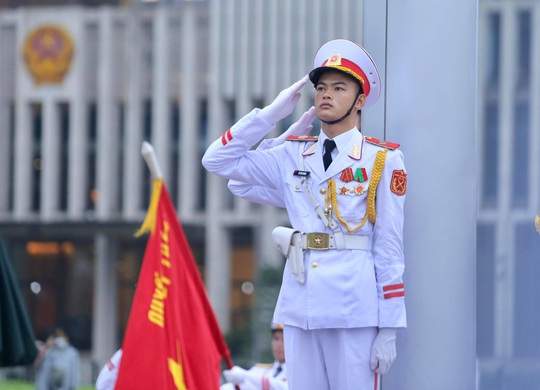 Toàn cảnh Lễ treo cờ rủ Quốc tang nguyên Tổng Bí thư Lê Khả Phiêu - Ảnh 24.