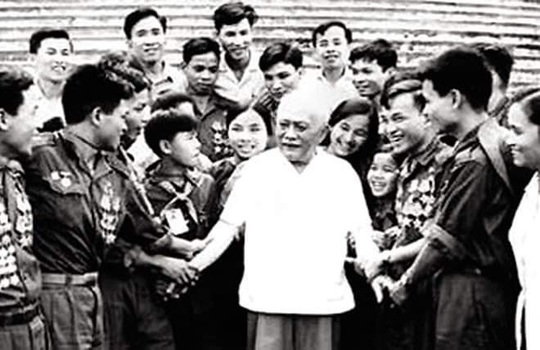 Nâng cao niềm tự hào về lãnh tụ của giai cấp công nhân Việt Nam - Ảnh 1.