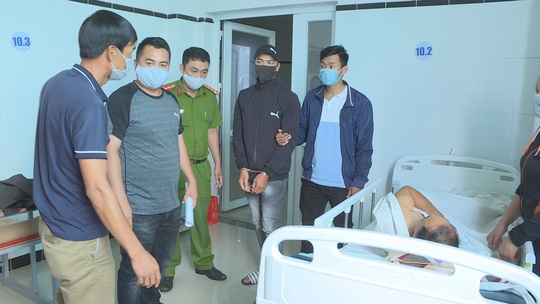 Cảnh sát vây bắt 2 đối tượng chuyện trộm cắp trong bệnh viện - Ảnh 2.