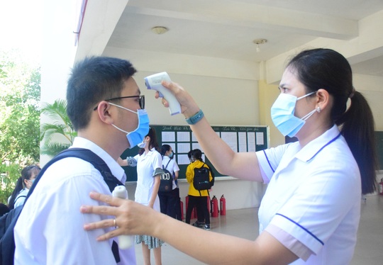 Học sinh Quảng Nam đi học trở lại, công an điều tra văn bản giả mạo - Ảnh 1.