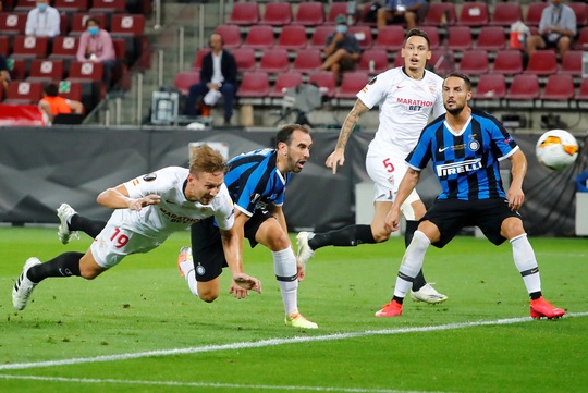 Người hùng Lukaku hóa tội đồ, Inter Milan dâng cúp cho Sevilla - Ảnh 4.