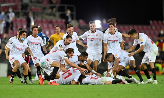Người hùng Lukaku hóa tội đồ, Inter Milan dâng cúp cho Sevilla - Ảnh 9.