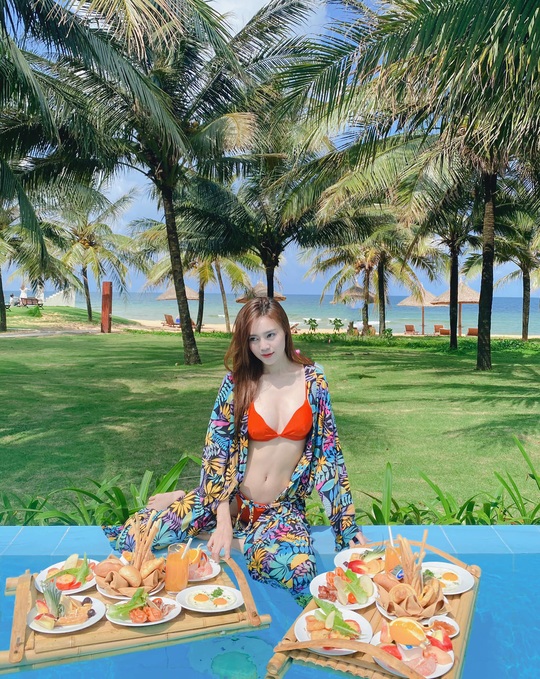Ninh Dương Lan Ngọc khoe dáng với bikini - Ảnh 3.