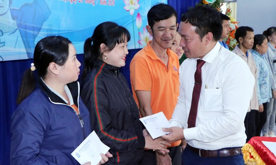 Bình Dương: Kiến nghị kéo dài thời gian hỗ trợ đoàn viên khó khăn - Ảnh 1.