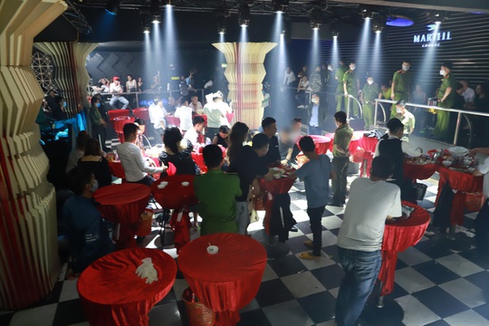 Hàng chục nam thanh, nữ tú nhiều tỉnh hội tụ chơi ma túy tại quán bar - Ảnh 1.
