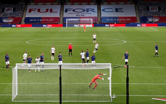 Siêu phẩm ngỡ ngàng, Fulham đại thắng trận cầu 170 triệu bảng - Ảnh 5.