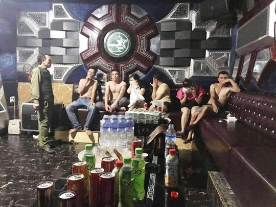 Xử lý 6 trai làng, gái quê tổ chức tiệc ma túy tại quán karaoke - Ảnh 1.