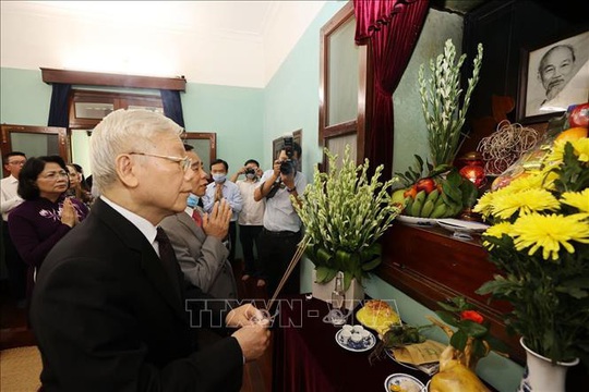Tổng Bí thư, Chủ tịch nước dâng hương tưởng niệm Chủ tịch Hồ Chí Minh tại Nhà 67 - Ảnh 3.
