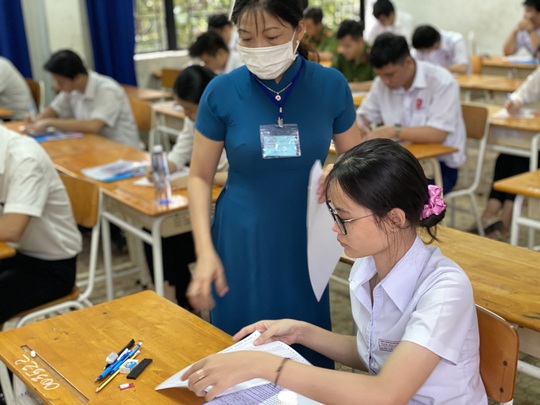 Trúng tuyển đại học quá dễ! - Ảnh 1.