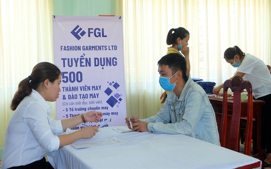 Quảng Nam: Tư vấn, giải quyết việc làm cho người lao động sau dịch - Ảnh 1.