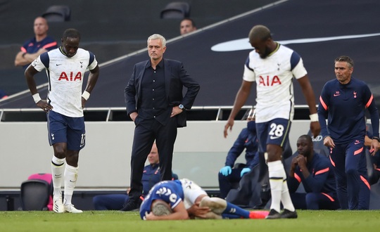 Mourinho lênh đênh cùng Tottenham - Ảnh 1.