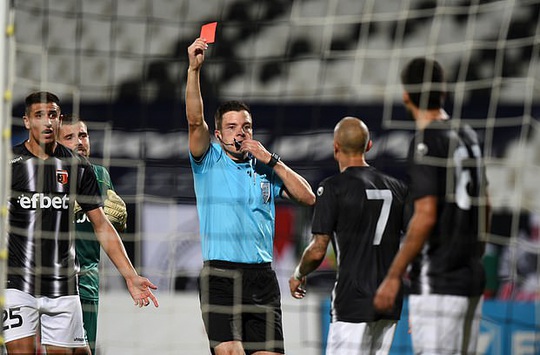 Plovdiv tặng quà thẻ đỏ và phạt đền, Tottenham thoát hiểm Europa League - Ảnh 5.