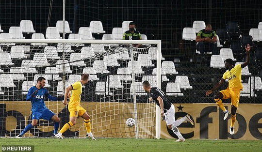 Plovdiv tặng quà thẻ đỏ và phạt đền, Tottenham thoát hiểm Europa League - Ảnh 3.