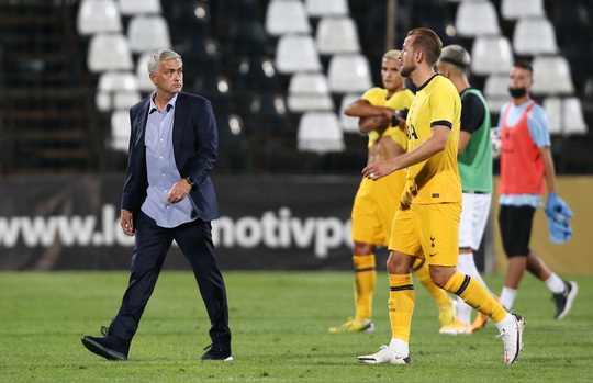 Plovdiv tặng quà thẻ đỏ và phạt đền, Tottenham thoát hiểm Europa League - Ảnh 9.