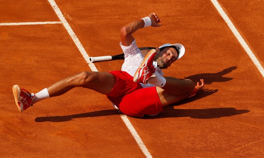 Clip Djokovic vất vả vào chung kết Rome Masters 2020 - Ảnh 6.