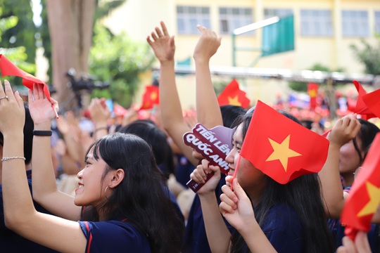 Về nhì Olympia, cậu học trò trường huyện vẫn chiếm trọn tình cảm của nhiều người - Ảnh 4.
