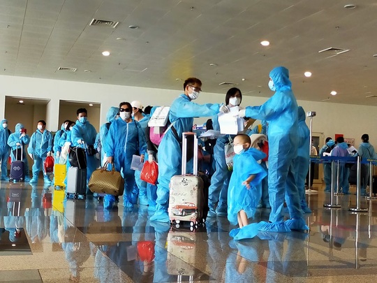 Chuyến bay thương mại quốc tế đầu tiên về Việt Nam, hành khách được cách ly thế nào? - Ảnh 3.