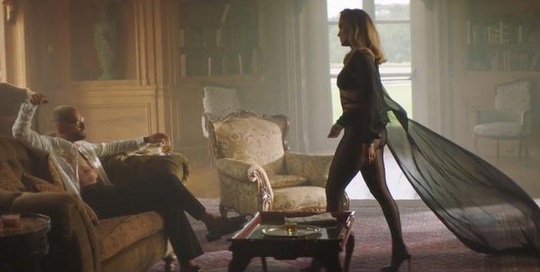 Jennifer Lopez khoe dáng cuốn hút với thiết kế Công Trí - Ảnh 4.