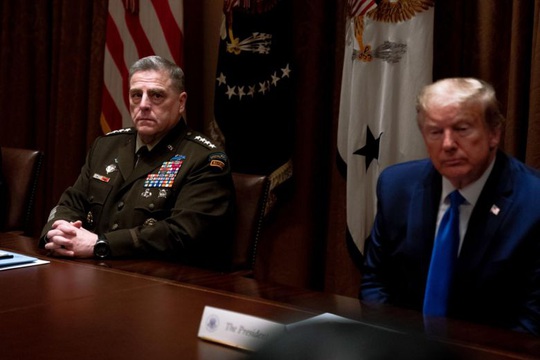 Lầu Năm Góc đứng ngồi không yên vì Tổng thống Trump - Ảnh 1.