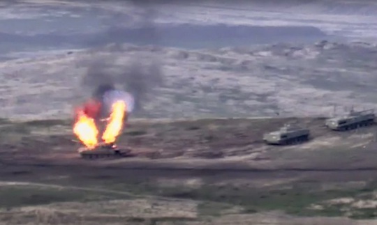 Armenia - Azerbaijan giao tranh ác liệt, bắn rơi cả trực thăng - Ảnh 3.
