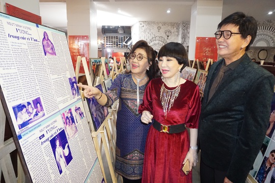 Đông đảo nghệ sĩ xem triển lãm ảnh của NSND Minh Vương - Ảnh 3.