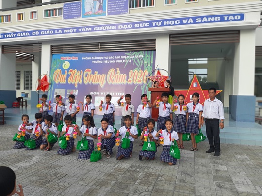 Báo Người Lao Động trao 285 phần quà trung thu cho trẻ em nghèo Cần Thơ - Ảnh 25.