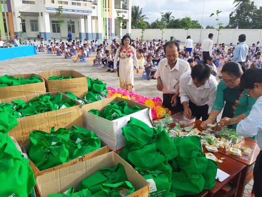 Báo Người Lao Động trao 285 phần quà trung thu cho trẻ em nghèo Cần Thơ - Ảnh 9.