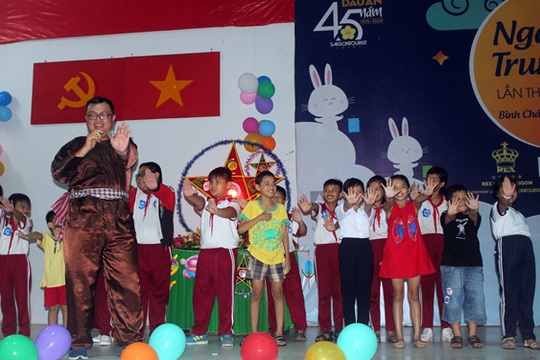 Saigontourist chăm lo học sinh nghèo, hiếu học - Ảnh 1.