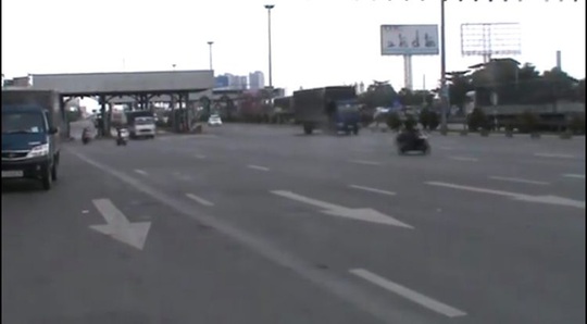 Cấm xe máy qua cầu vượt ngã tư Vũng Tàu - Ảnh 3.