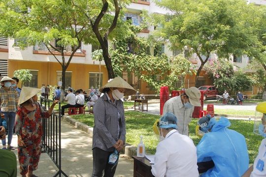  Người dân Đà Nẵng phấn khởi trong ngày lấy mẫu xét nghiệm đại diện hộ gia đình - Ảnh 3.
