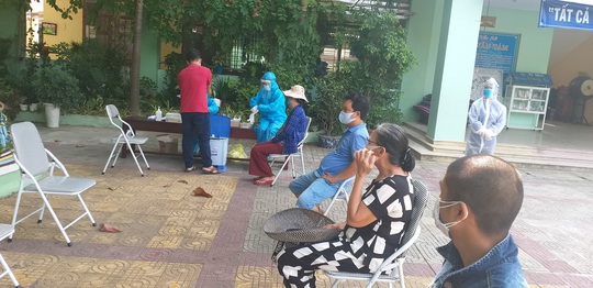  Người dân Đà Nẵng phấn khởi trong ngày lấy mẫu xét nghiệm đại diện hộ gia đình - Ảnh 7.