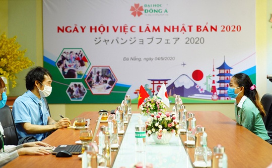 Sinh viên phỏng vấn trực tuyến với nhà tuyển dụng Nhật Bản - Ảnh 1.