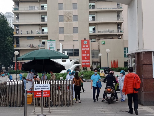 Bộ Y tế yêu cầu làm rõ sai phạm thu chi nhưng Bệnh viện Bạch Mai không báo cáo - Ảnh 1.