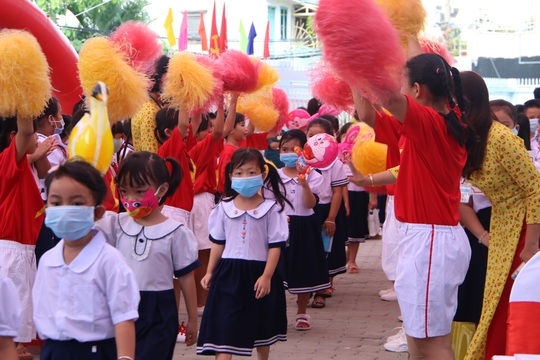 Cảm xúc ngày khai giảng của lớp 1 - Báo Người lao động