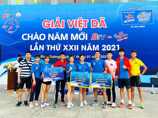 Kỷ lục gia SEA Games 30 Nguyễn Thị Oanh vô địch giải chạy Chào năm mới - Ảnh 4.