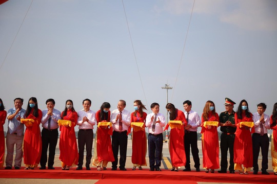 CLIP: Khánh thành Dự án cải tạo, nâng cấp đường cất hạ cánh, đường lăn Sân bay Tân Sơn Nhất - Ảnh 2.