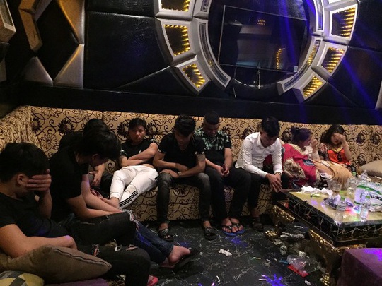 47 nam nữ phê ma túy trong quán karaoke ở Quảng Nam - Ảnh 3.
