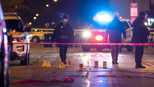 Nổ súng đẫm máu suốt nhiều giờ ở Chicago, 4 người thiệt mạng - Ảnh 3.