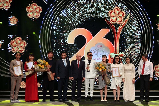 MV 2020 - Tra o giai Phim Rom - Cai Luong Ao cuoi truo cong chua - chuong trinh truyen hinh duoc yeu thich nhat MV 2020 - Tra o giai Phim Rom - Cai Luong Ao cuoi truo cong chua - chuong trinh truyen hinh duoc yeu thich nhat