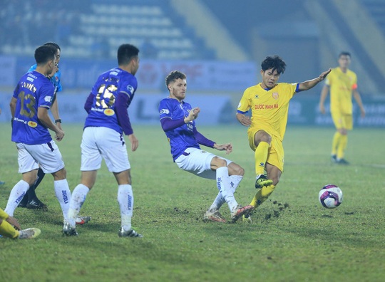 Hà Nội FC thất bại nặng nề ngày ra quân V-League 2021 - Ảnh 3.