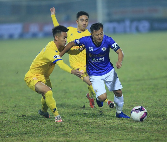 Hà Nội FC thất bại nặng nề ngày ra quân V-League 2021 - Ảnh 2.