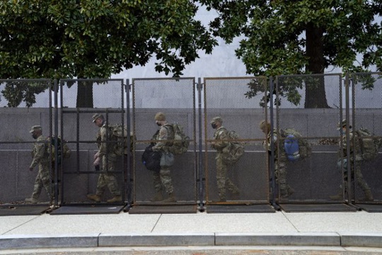 Mỹ: Hàng chục ngàn Vệ binh Quốc gia không ngừng đổ về Washington - Ảnh 2.