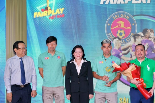 Fair Play 2020: Vinh danh cầu thủ futsal Nguyễn Nhớ - Ảnh 3.