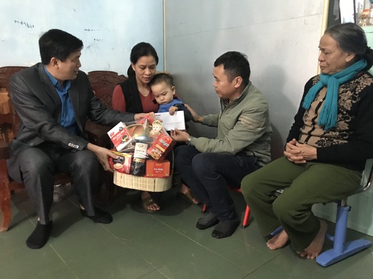 Chương trình Xuân nhân ái - Tết yêu thương đến với các tỉnh miền Trung - Ảnh 1.