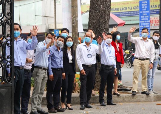 Ấm áp chuyến xe đoàn viên đưa sinh viên về quê đón Tết - Ảnh 12.