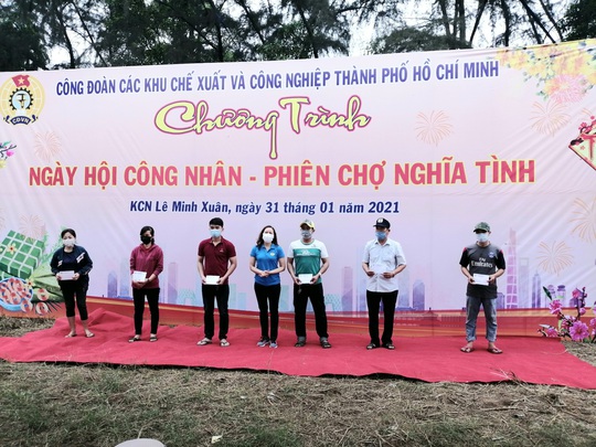 Công nhân mua sắm “thả ga” tại Phiên chợ 0 đồng - Ảnh 4.