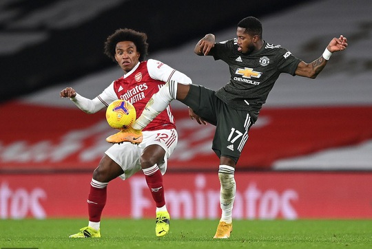 Mất lửa đại chiến, Arsenal và Man United trượt dài trên bảng xếp hạng - Ảnh 1.