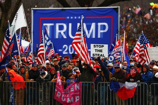 Tổng thống Trump ra lệnh giải quyết bạo loạn ở quốc hội Mỹ - Ảnh 1. Tổng thống Trump ra lệnh giải quyết bạo loạn ở quốc hội Mỹ - Ảnh 1.